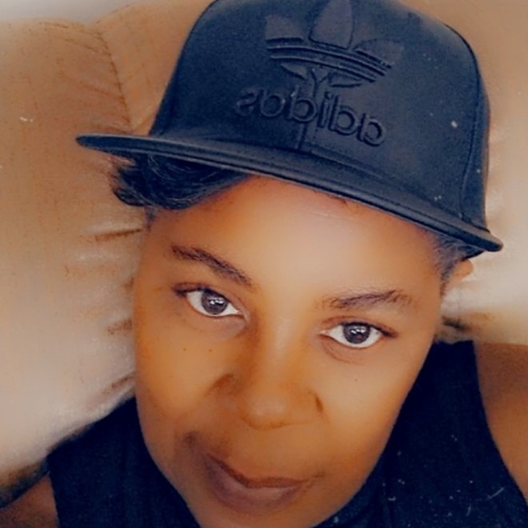 Meet your Posher, Marilyn - Picture 2 of 2